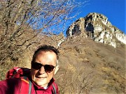 25 Vista sulla rocciosa cima della Corna Camoscera